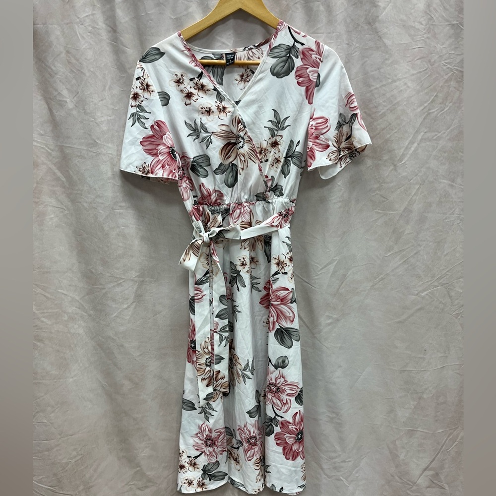 Elegant Floral Midi Dress in White and Pink